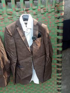 all okay and new hn 1 dfa use hwe hn with shirt tie and broach etcc. . .