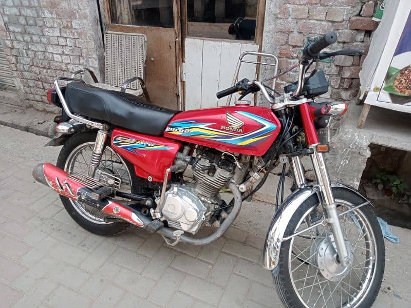 125 like a new one hand use Rabta num  03426458515 3