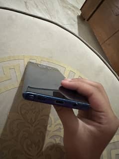 Samsung note 9 with cable.