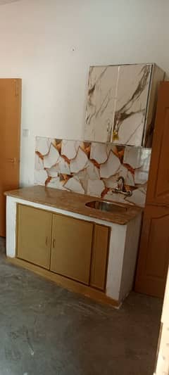 For Rent Main Aprochable 10ft road 6Marla 2nd floor
