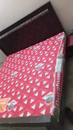 bed / bed set / queen size bed / with dura foam mattress / furniture