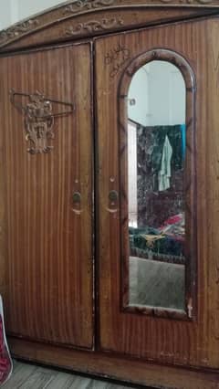 Almirah condition ok lock new parengy just