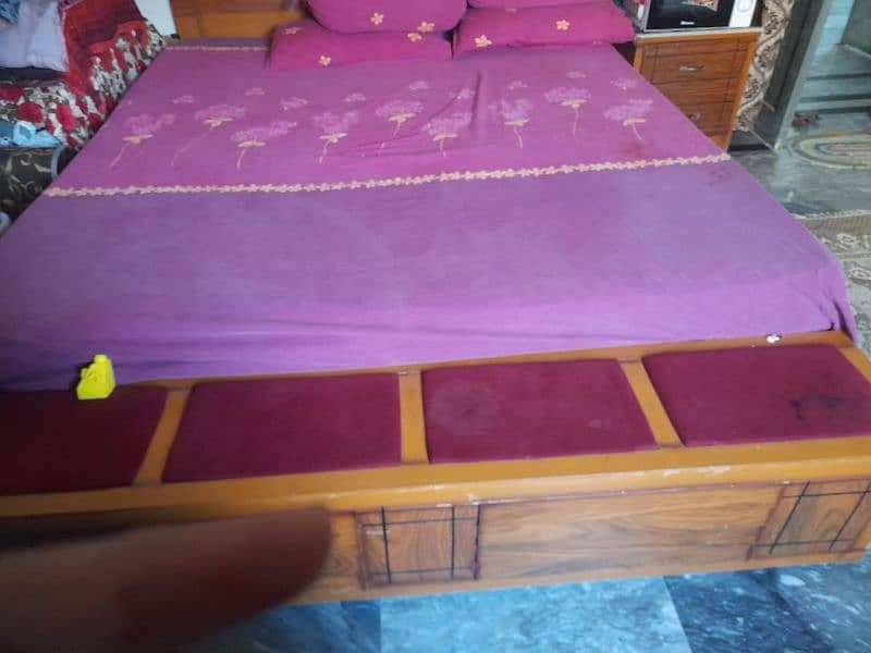 Bed with Mattress, side tables, table, dressing 7