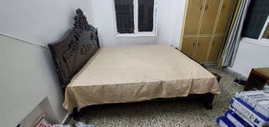 king size bed with complete set