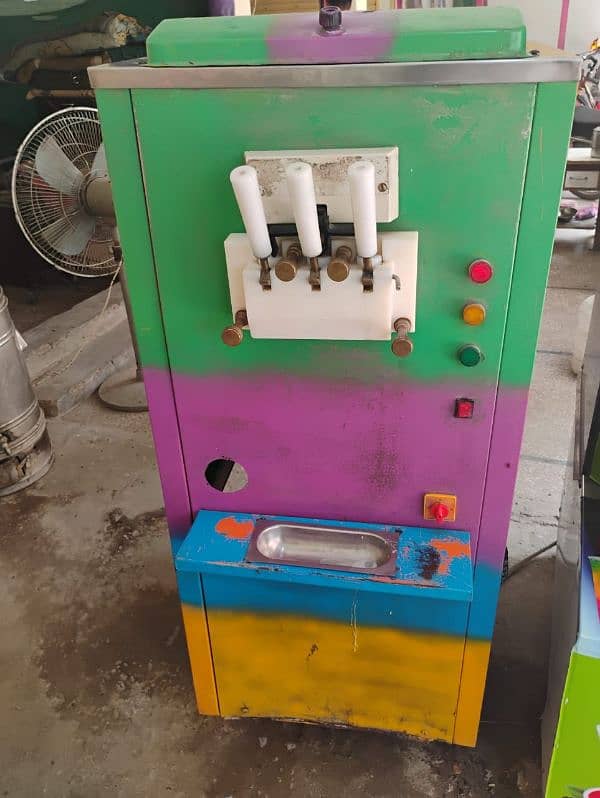 Ice Cream Machine In Working Condition 1