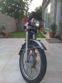 Honda 125 ( Society driven)