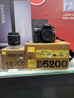 Nikon D5200 Video Camera with kit lens like new 10/10+