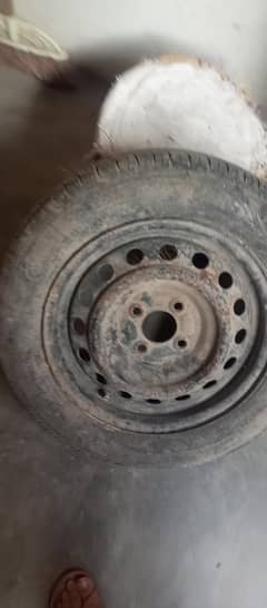 tyre n rim bilkul theek han tyre halka sa khrab ha