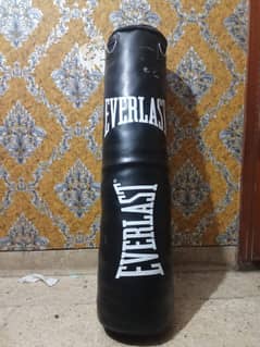 Punching bag with hanging chain