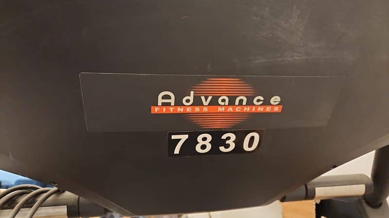 Advance Commercial trademill 7830 4