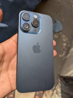 Apple iPhone 15 pro factor unlocked 8/10