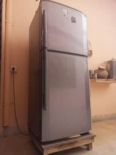 Haier frige hai nichy Wala door lose hai repair karwana pary ga