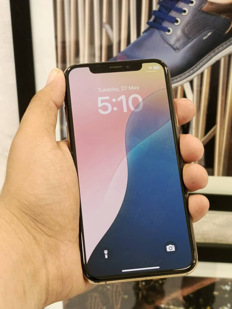 Iphone xs non pta 256gb 84helth  not a single falt condition 10by09 3
