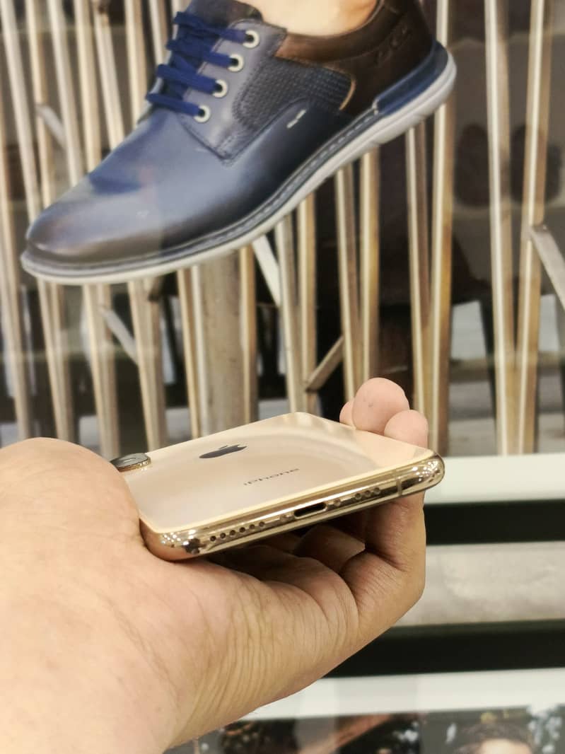 Iphone xs non pta 256gb 84helth  not a single falt condition 10by09 5