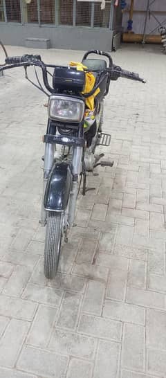 hero 2004 full honda par banai hue hai lo or chalao bas
