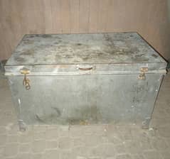 Steel trunk paiti