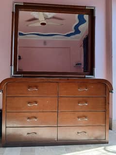 Wooden Dressing Table Mirror ke Saath