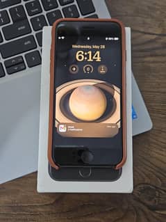 iphone SE 2022 3rd gen box pack only few days used