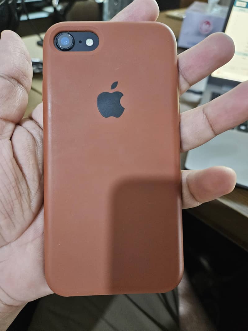 iphone SE 2022 3rd gen box pack only few days used 1