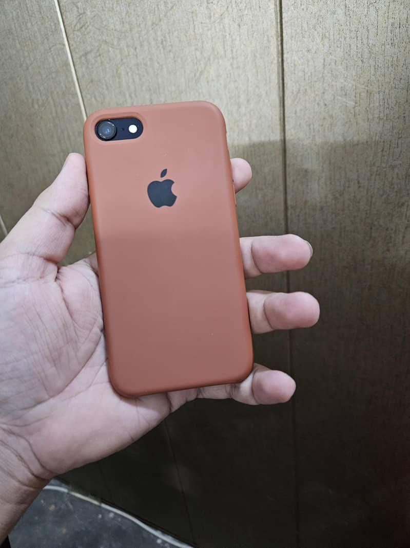 iphone SE 2022 3rd gen box pack only few days used 3