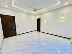 VIP UPPER PORTION FOR RENT, 2nd PORTION FOR RENT ) Gas Available Prime Location This House