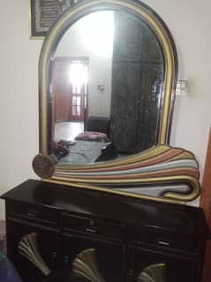 1 dressing table