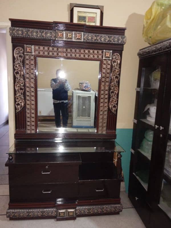 king bed with side tables Nd dressing table 7