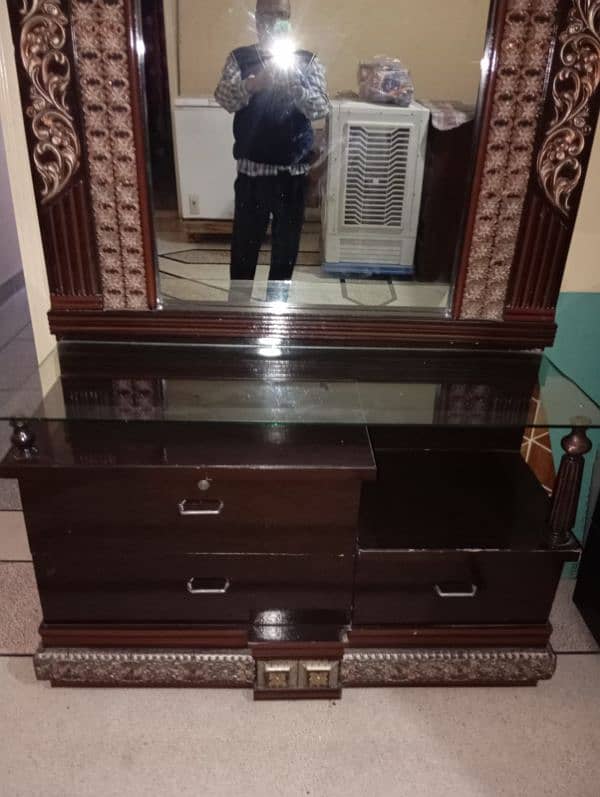 king bed with side tables Nd dressing table 8