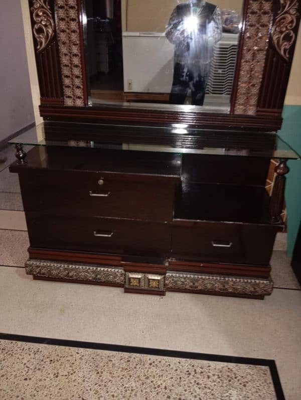 king bed with side tables Nd dressing table 10