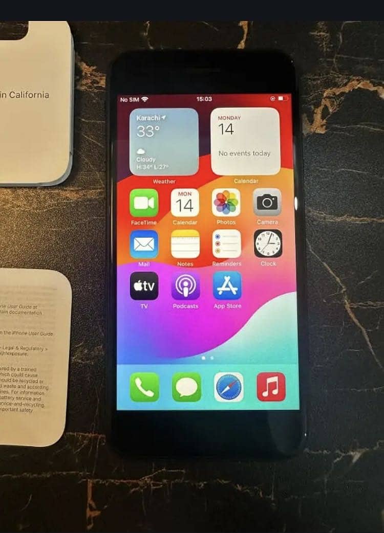 Iphone Se 3 2022 with Apple Box 10/10 New Condition 1