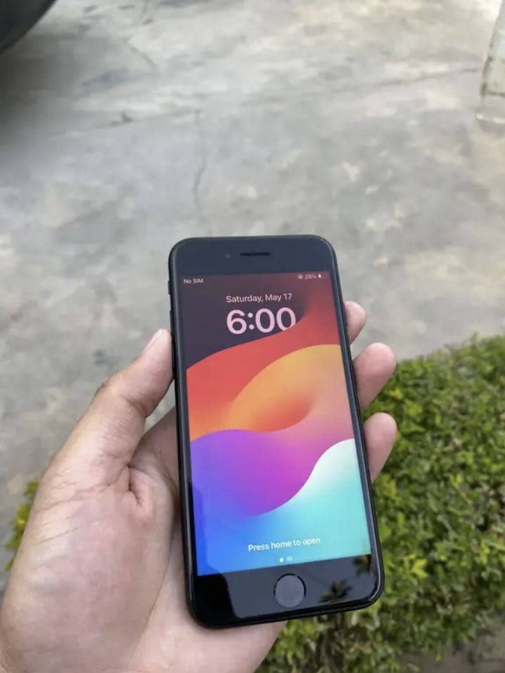 Iphone Se 3 2022 with Apple Box 10/10 New Condition 5