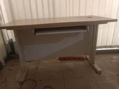 Office table 2.5×5 feet