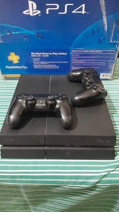 Ps4 with 2 controller and games