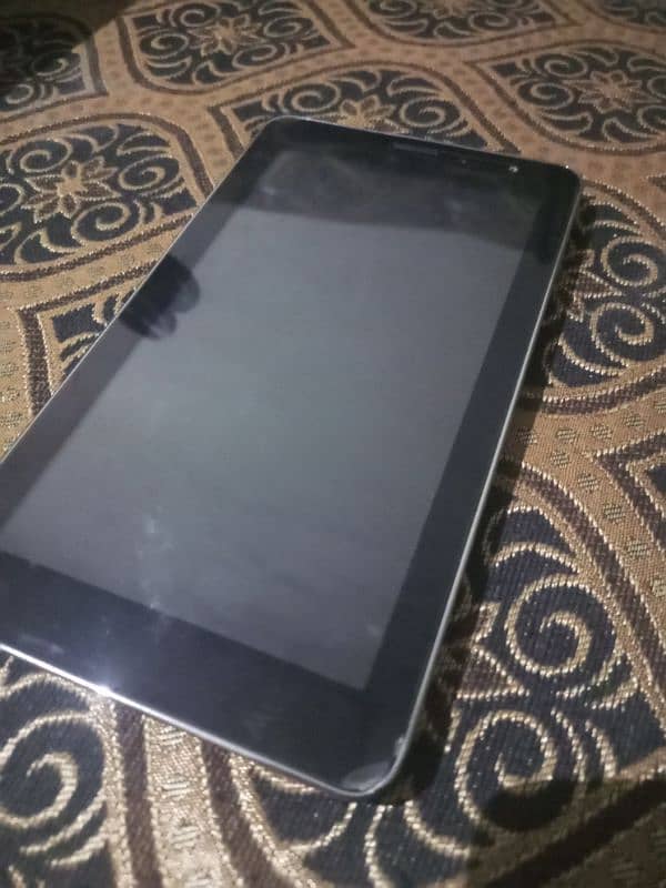 QTab v7 in good condition | with free cover and box 9