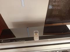 split type ac 1.5 ton R22 just remote and indoor frame.