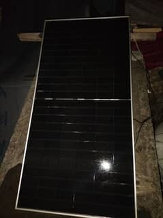 Soler plate 585 watts