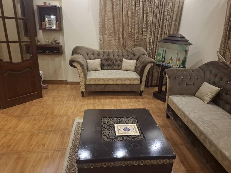 7 seater Sofa set with center table complete set just like new 4
