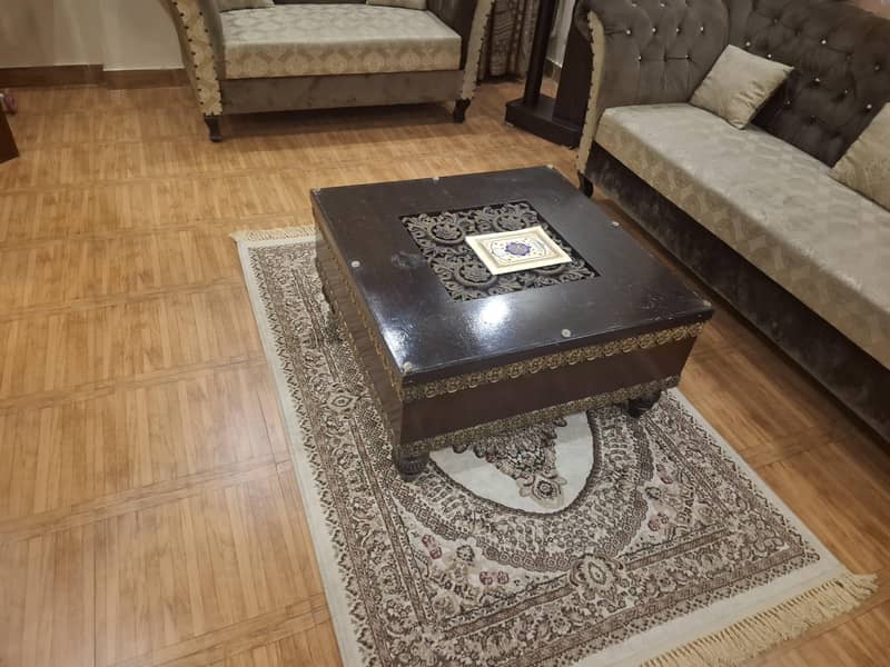 7 seater Sofa set with center table complete set just like new 5