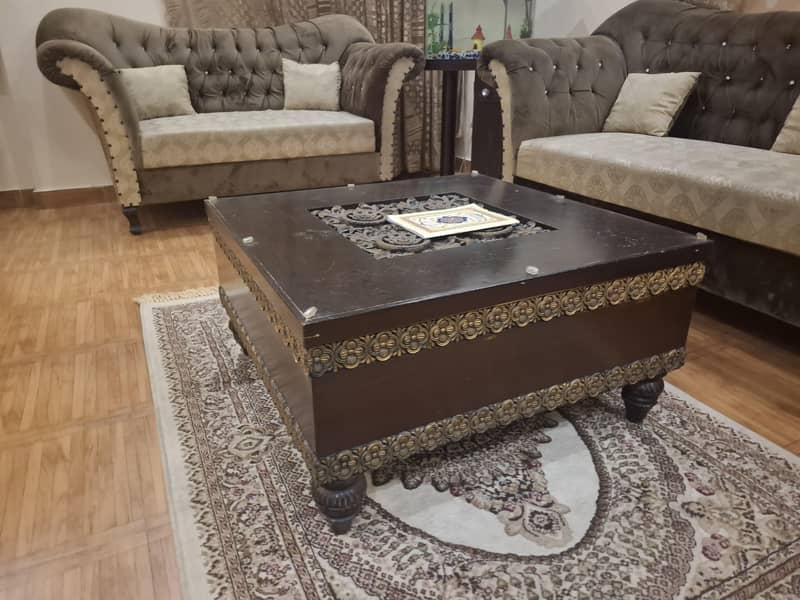 7 seater Sofa set with center table complete set just like new 6