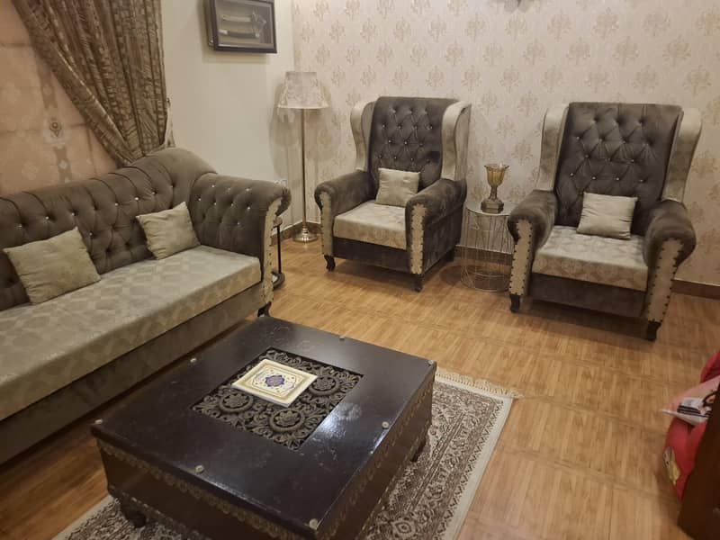7 seater Sofa set with center table complete set just like new 7
