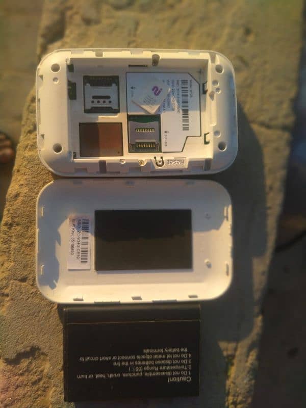 Zong Bolt+ 4G Unlock WiFi Device | Box & router | Good Condition 4