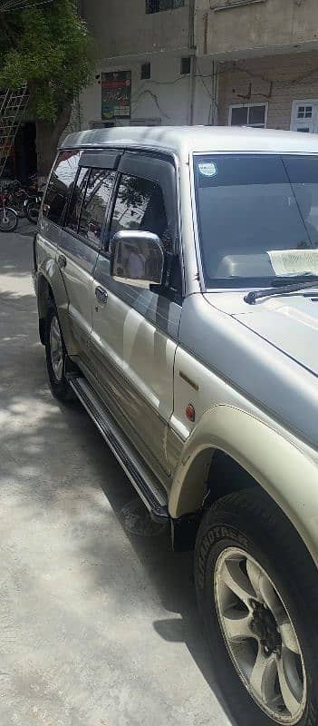 Mitsubishi Pajero 1992.        contact#0300-7667867 7