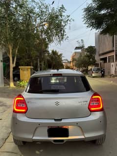Suzuki Swift GLX CVT 2022