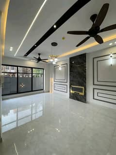 BEAUTIFUL UPPER PORTION FOR RENT AVAILABLE WITH GAS