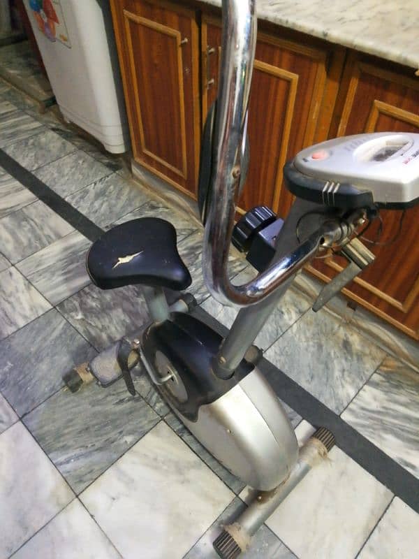 gym exercise cycle 0