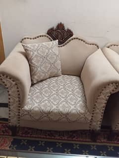 7 seater sofa in new condition for sale
