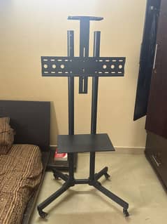 Standing tv rack with wheels
