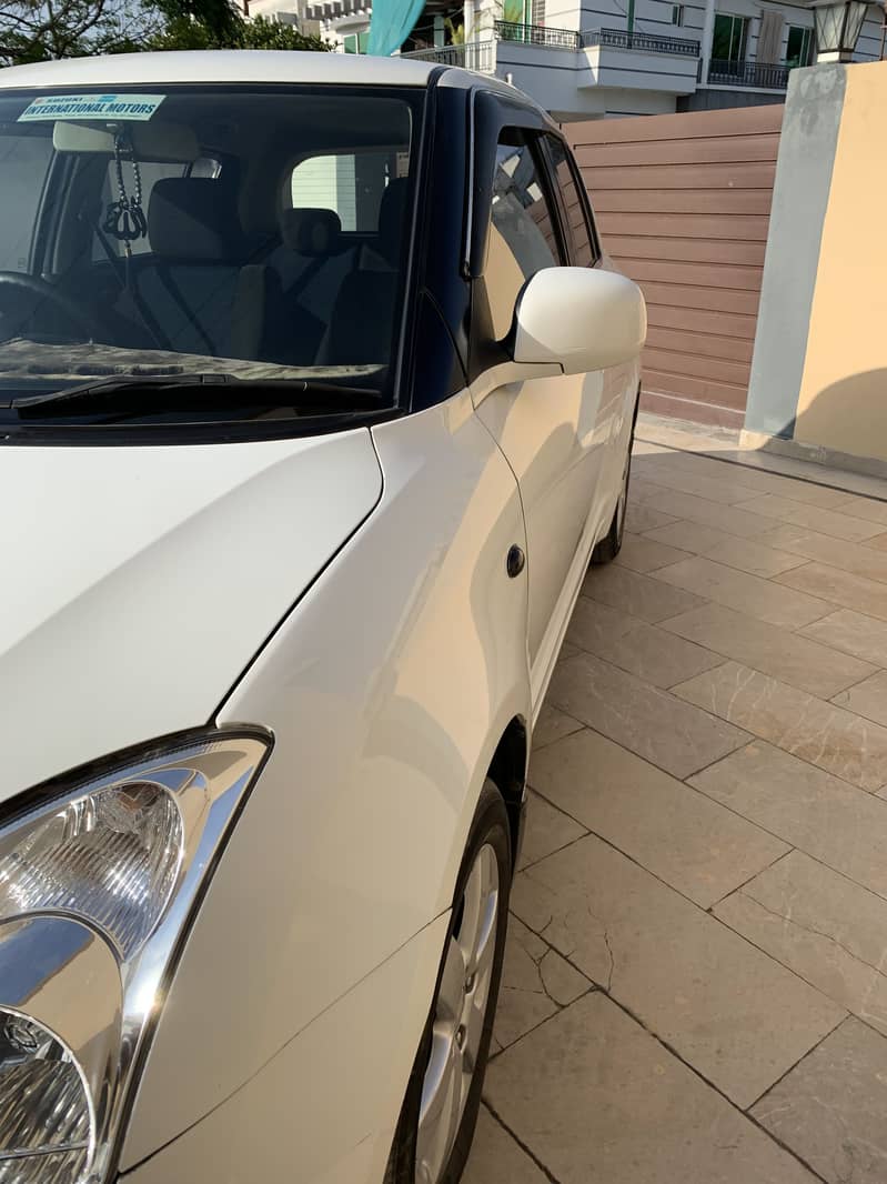 Suzuki Swift DLX 1.3 Automatic Navigation 1
