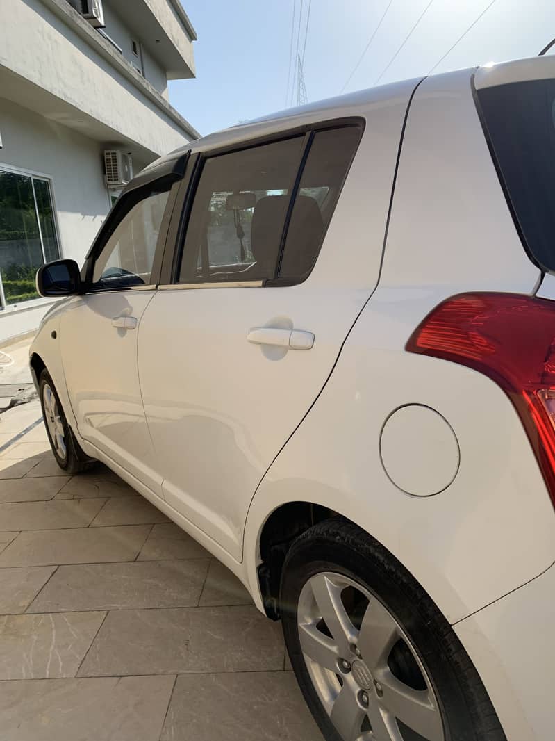Suzuki Swift DLX 1.3 Automatic Navigation 2