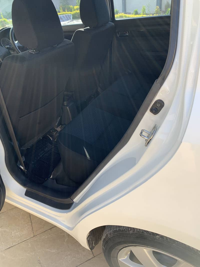 Suzuki Swift DLX 1.3 Automatic Navigation 7